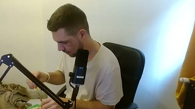 chibrax918 online show from 12-17-25, 09:14