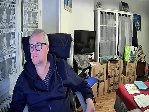 Snapshot of macdut67 chatting on 02-05-26, 01:45 macdut67 online show from 02-05-26, 01:45