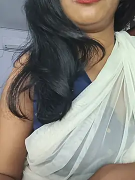 Snapshot of Janu-hasena chatting on 07-18-26, 10:40 Janu-hasena online show from 07-18-26, 10:40