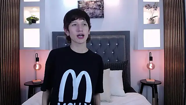 Emo Boy  online show from 03-04-26, 08:27