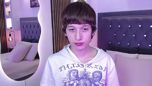 Snapshot of Emo_Boy_ chatting on 05-10-26, 08:44 Emo Boy online show from 05-10-26, 08:44