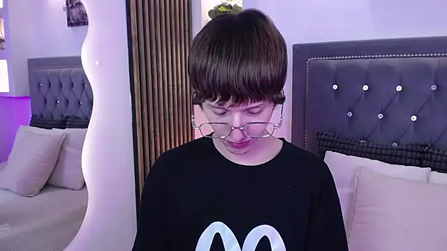 Snapshot of Emo_Boy_ chatting on 05-18-26, 04:40 Emo Boy online show from 05-18-26, 04:40