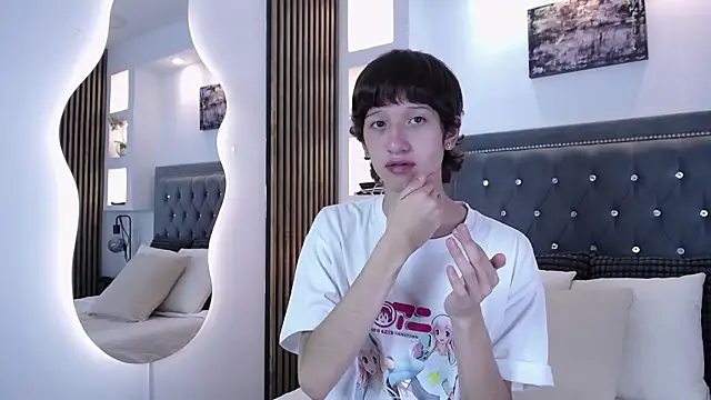 Emo Boy  online show from 03-11-26, 08:36