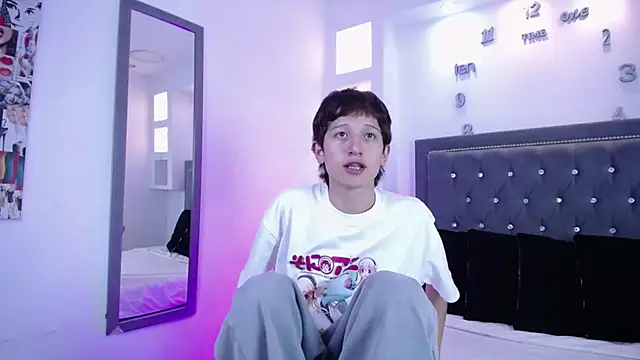 Emo Boy  online show from 01-18-26, 08:23