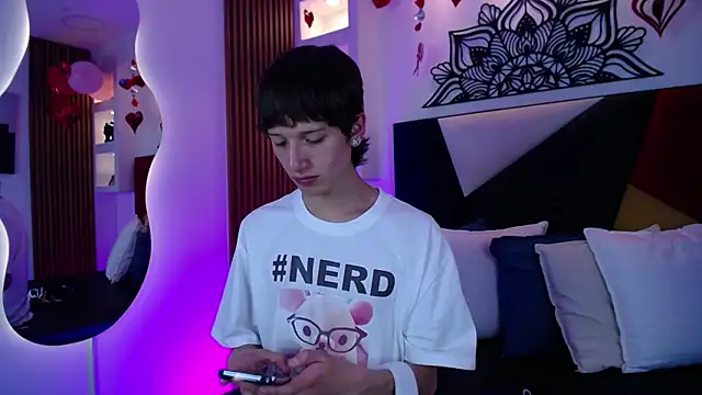 Emo Boy  online show from 02-15-26, 08:41