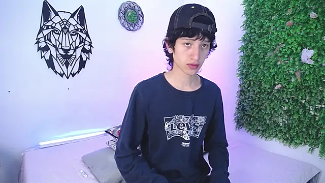 Emo Boy  online show from 11-30-25, 12:39