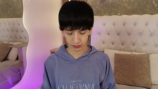 Snapshot of Emo_Boy_ chatting on 06-10-26, 02:40 Emo Boy online show from 06-10-26, 02:40