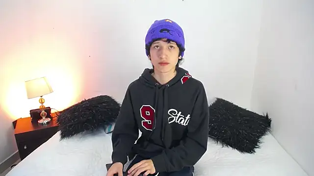 Emo Boy  online show from 11-21-25, 12:26