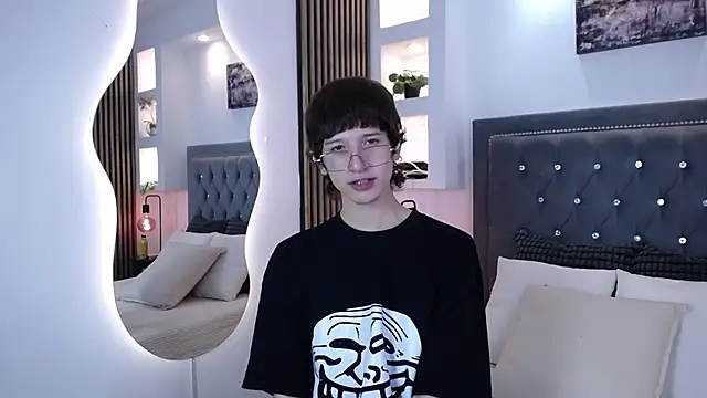 Emo Boy  online show from 03-25-26, 08:19