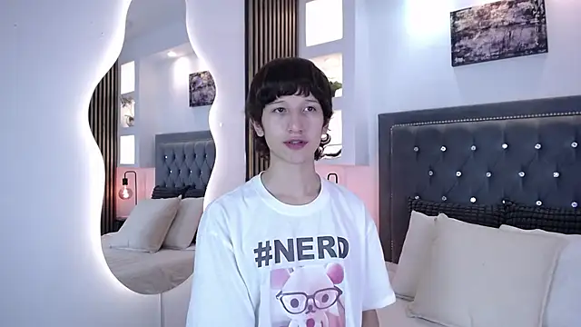 Emo Boy  online show from 03-13-26, 08:14