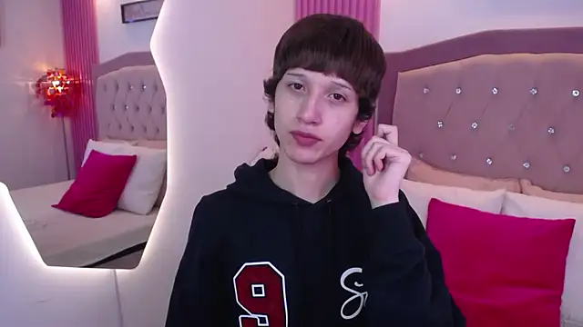 Snapshot of Emo_Boy_ chatting on 05-14-26, 03:31 Emo Boy online show from 05-14-26, 03:31
