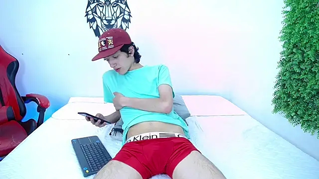 Emo Boy  online show from 11-17-25, 03:27