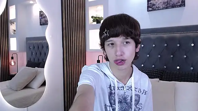 Emo Boy  online show from 04-13-26, 08:24