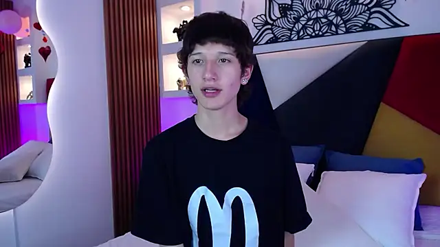 Emo Boy  online show from 02-17-26, 08:06