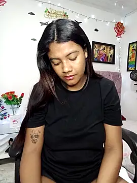 Snapshot of vannesitha25 chatting on 12-14-25, 03:17 vannesitha25 online show from 12-14-25, 03:17