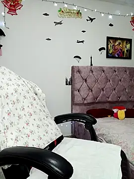 Snapshot of vannesitha25 chatting on 12-15-25, 04:02 vannesitha25 online show from 12-15-25, 04:02