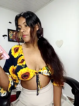 Snapshot of vannesitha25 chatting on 11-05-25, 01:14 vannesitha25 online show from 11-05-25, 01:14