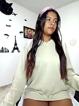 Snapshot of vannesitha25 chatting on 10-16-25, 04:48 vannesitha25 online show from 10-16-25, 04:48