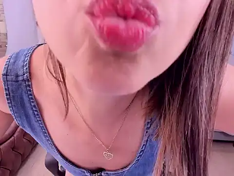 Snapshot of Tatis_Corredor chatting on 10-19-25, 11:57 Tatis Corredor online show from 10-19-25, 11:57
