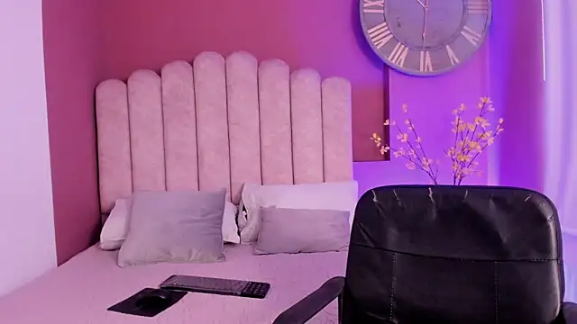 Miaa Adams  online show from 01-15-26, 07:39