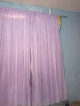 Snapshot of Dafne_linda chatting on 10-28-25, 01:10 Dafne linda online show from 10-28-25, 01:10