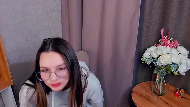 Snapshot of JenaeNosal chatting on 10-13-25, 06:15 JenaeNosal online show from 10-13-25, 06:15