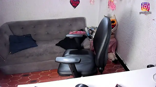 Emilycollei online show from 04-03-26, 07:20