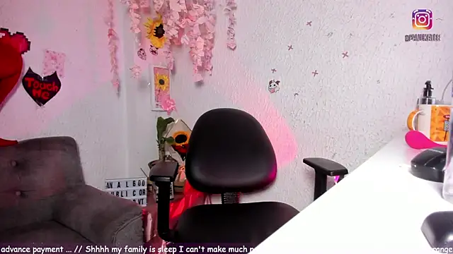 Emilycollei online show from 03-15-26, 04:30