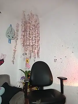 Snapshot of Emilycollei chatting on 06-04-26, 04:39 Emilycollei online show from 06-04-26, 04:39