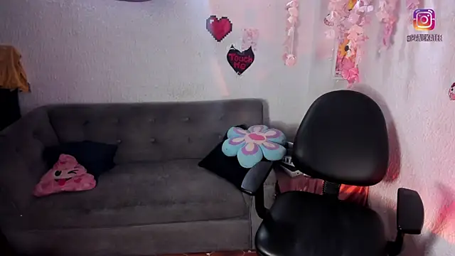 Emilycollei online show from 03-24-26, 06:19