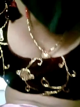 Snapshot of Sexy_Riya_Bhabhi chatting on 10-13-25, 08:27 Sexy Riya Bhabhi online show from 10-13-25, 08:27