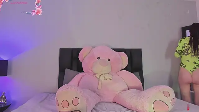 Snapshot of SaradaParker chatting on 02-19-26, 02:36 SaradaParker online show from 02-19-26, 02:36