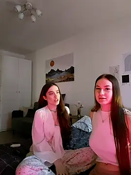 MayaGlow online show from 12-19-25, 06:27