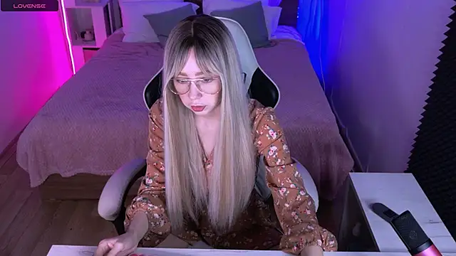 sofiisun online show from 10-15-25, 04:11