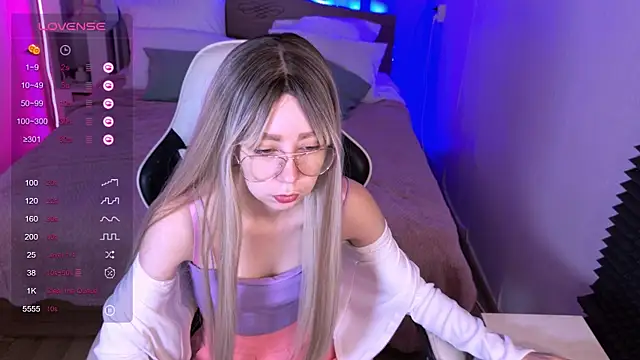 sofiisun online show from 11-28-25, 02:12