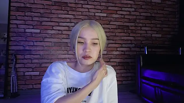 saya li1 online show from 11-20-25, 10:31