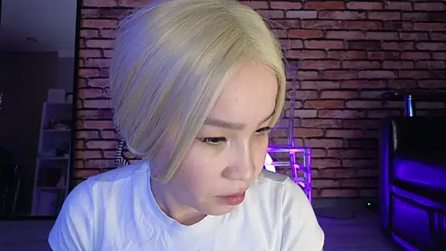 saya li1 online show from 10-30-25, 09:22