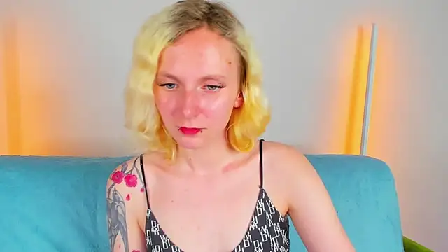 LikiLips online show from 06-15-26, 02:01