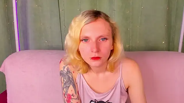LikiLips online show from 06-19-26, 01:11