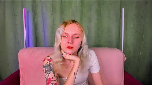 LikiLips online show from 12-22-25, 01:06