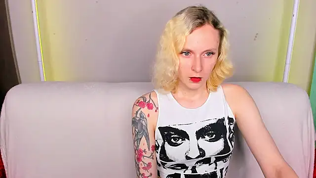 LikiLips online show from 06-14-26, 01:02