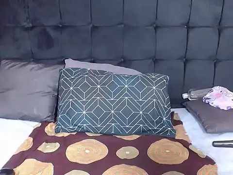 CaramelBootty online show from 11-18-25, 06:06