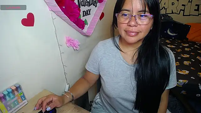 Snapshot of Miss__kendra_ chatting on 05-13-26, 11:50 Miss kendra online show from 05-13-26, 11:50