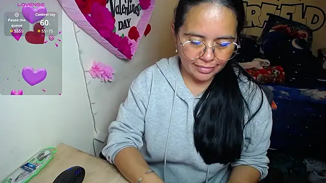 Snapshot of Miss__kendra_ chatting on 03-28-26, 01:06 Miss kendra online show from 03-28-26, 01:06