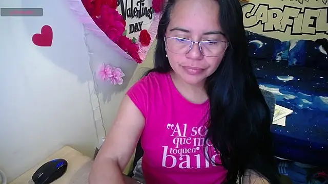 Snapshot of Miss__kendra_ chatting on 04-21-26, 11:28 Miss kendra online show from 04-21-26, 11:28