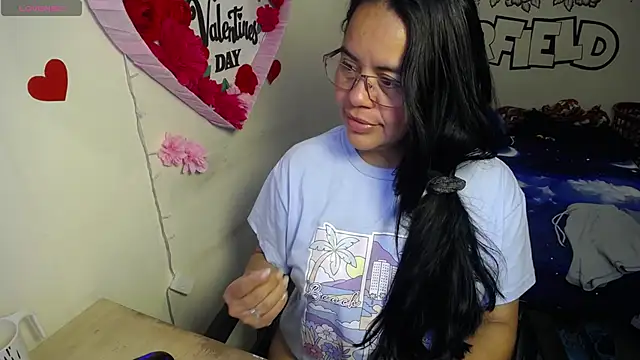 Snapshot of Miss__kendra_ chatting on 04-11-26, 11:47 Miss kendra online show from 04-11-26, 11:47