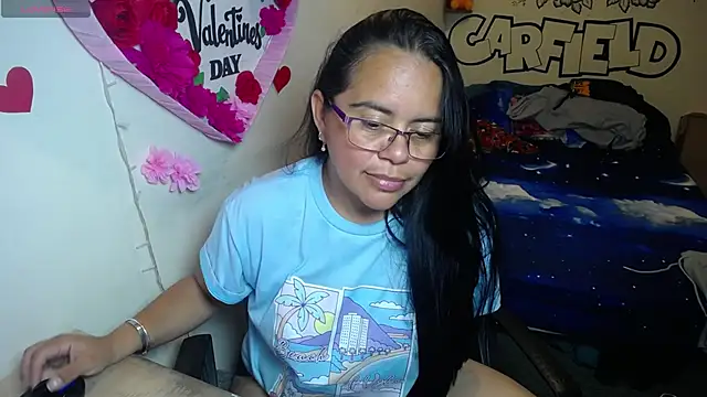 Snapshot of Miss__kendra_ chatting on 04-15-26, 01:55 Miss kendra online show from 04-15-26, 01:55