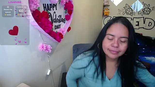 Snapshot of Miss__kendra_ chatting on 03-18-26, 02:41 Miss kendra online show from 03-18-26, 02:41