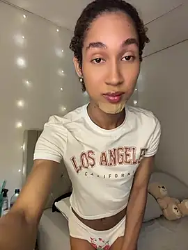 Snapshot of Chloe_Celeste chatting on 08-04-26, 01:54 Chloe Celeste online show from 08-04-26, 01:54