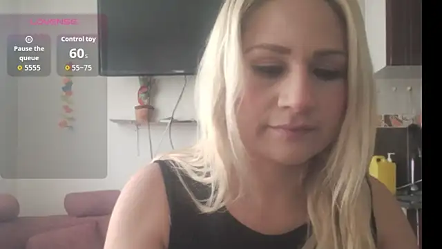 Snapshot of IvanaBliss chatting on 01-09-26, 02:13 IvanaBliss online show from 01-09-26, 02:13